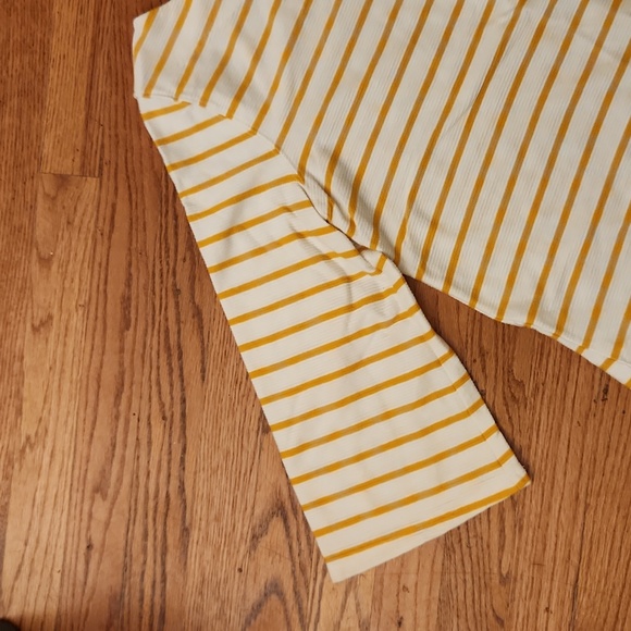 Old Navy striped top, size medium - Picture 2 of 4